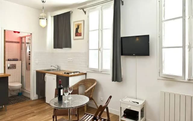 BP Apartments - Authentic Moulin Rouge - photo 4
