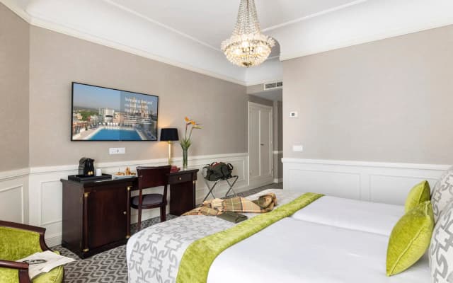 Hotel Emperador - photo 5