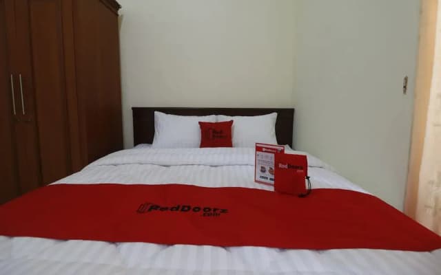 RedDoorz Plus @ Cempaka Putih Timur - photo 5