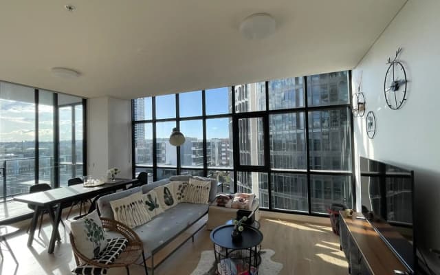 Wentworth Point Oversized balcony view apartment - photo 3