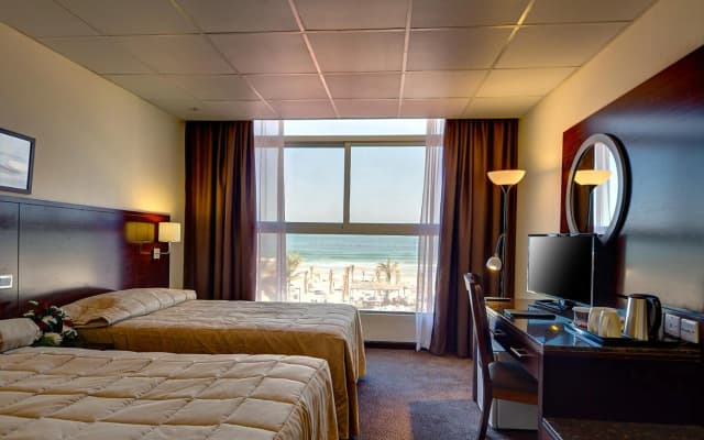 Ajman Beach Hotel - photo 5