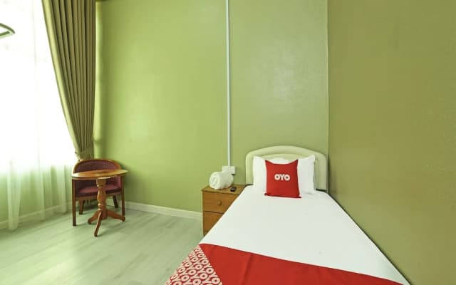 Oyo 90639 Hotel Azimah - photo 2