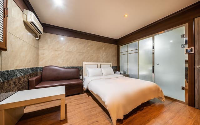 Sadang Charis Hotel - photo 2