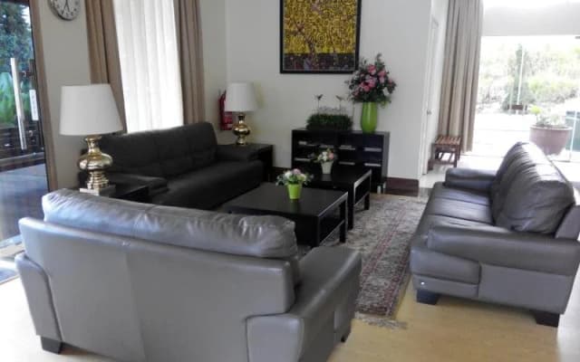 Bird's Nest Hotel - photo 2