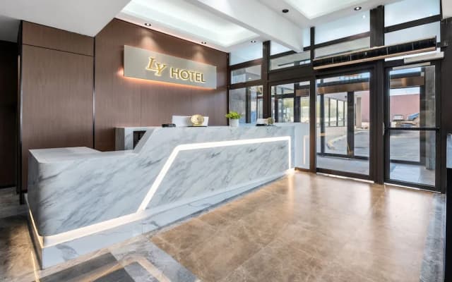 Ly New York Hotel - photo 2
