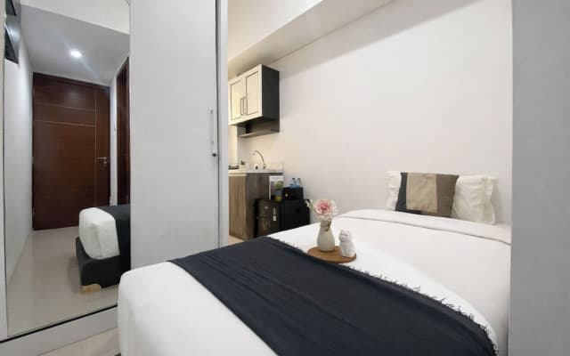 Basic Look Studio Apartment At Vittoria Residence - photo 2