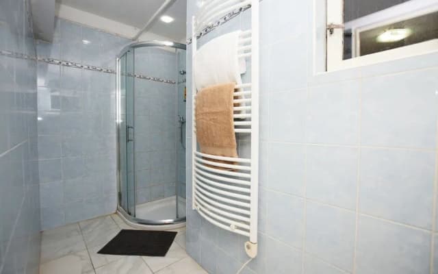 Top Location Economy Studio - photo 5