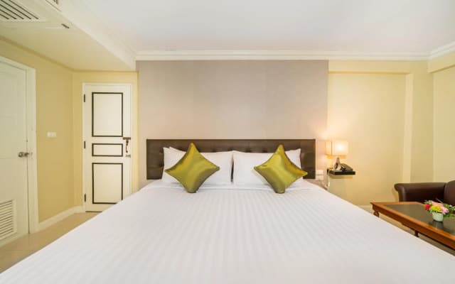 The Niran Grand Hotel - photo 2