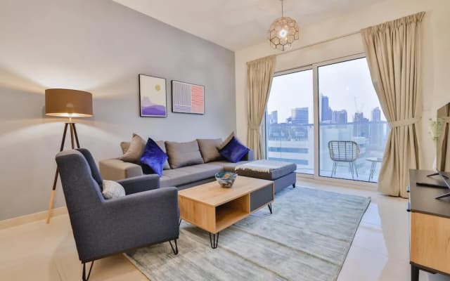 Luxe 1Bed Apt - Balcony & View - photo 5