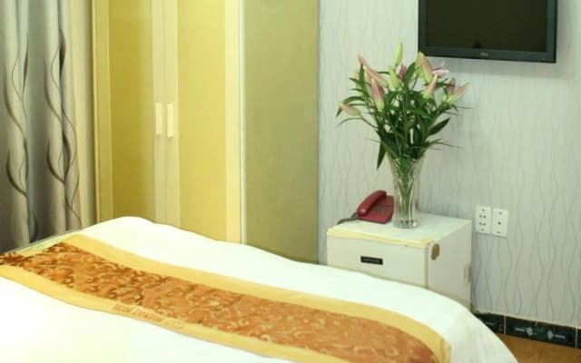 Friendly Hotel 68 Ma May - photo 2
