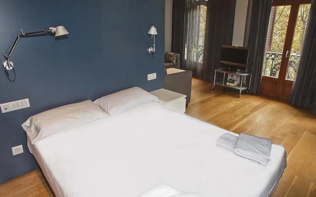Las Ramblas Suites - photo 2