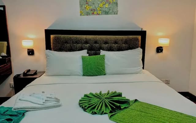 Pearl Royal Hotel - photo 4