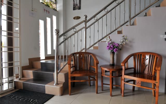 I-Winton Hotel - photo 4
