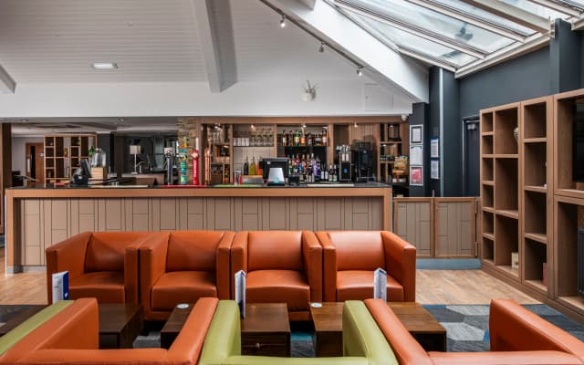 Holiday Inn Express Edinburgh Airport - photo 2