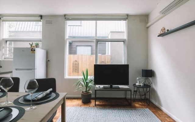 Cosy Melbourne Apartment Close To CBD - photo 2