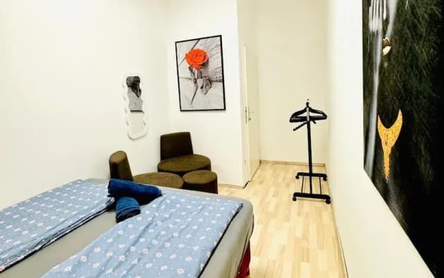 Cozy Private Room Walk to FAC Platz - photo 3