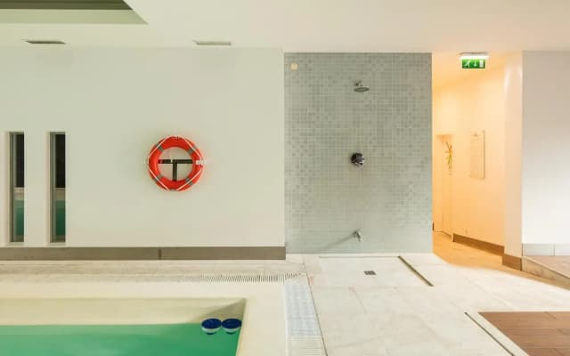 Skyscraper Riverview Lisbon with Indoor Pool - photo 3
