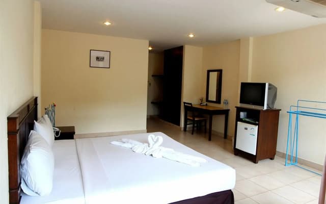Karon Living Room - photo 5