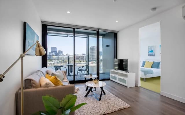 87 Docklands 2BD 2BTH Waterside with Carpark - photo 2