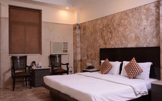 OYO Premium WEA Karol Bagh 2 - photo 2