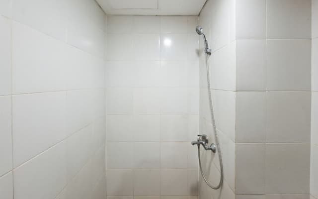 Studio Apartment Near Bojong Indah Station At Vittoria Residence - photo 5