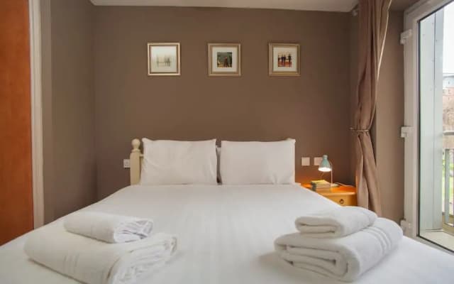 Gorgeous 2 Bed Flat in Historical Edinburgh - photo 5