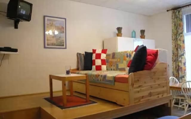 Ron's Rainbow Guest House - photo 5