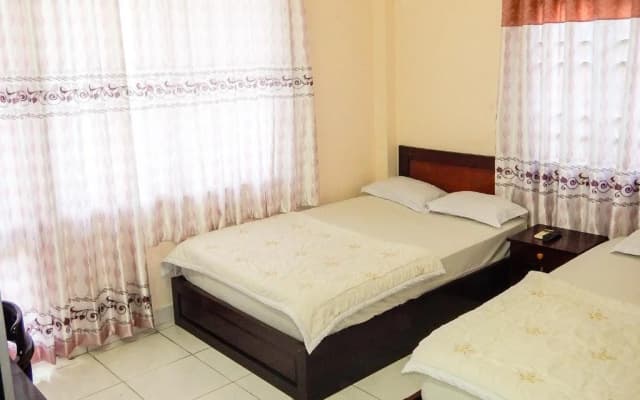 Yellow Hotel - photo 4
