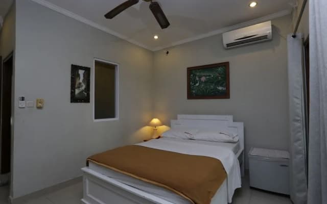 RedDoorz near Pantai Double Six - photo 2