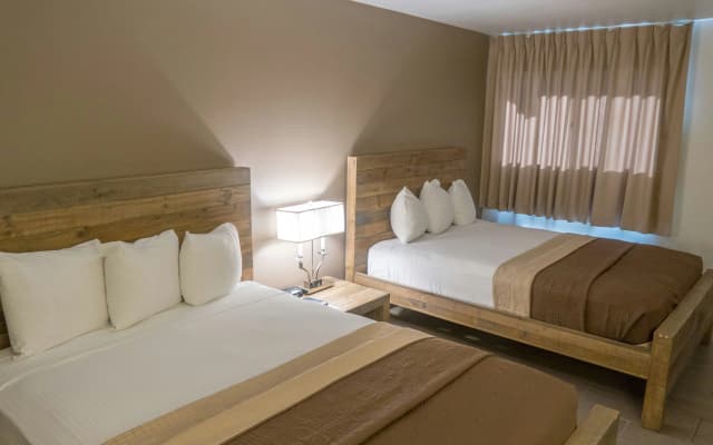 Thunderbird Hotel - photo 2