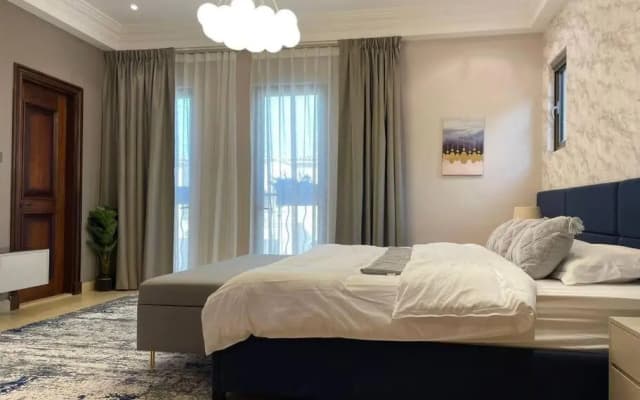 Cheerful 4-bedroom Villa With Shared Pool - photo 5