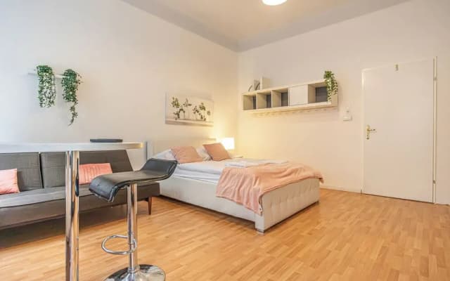 Chic 2BR City Stay Central Location - photo 5