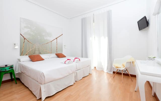 Hostal Vázquez de Mella - photo 4