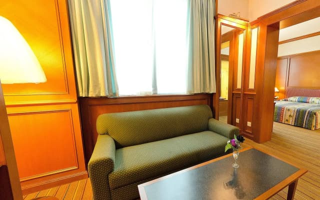 Park Avenue Hotel - photo 2