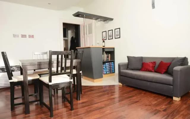 Romantic and Quiet Apartment - photo 2