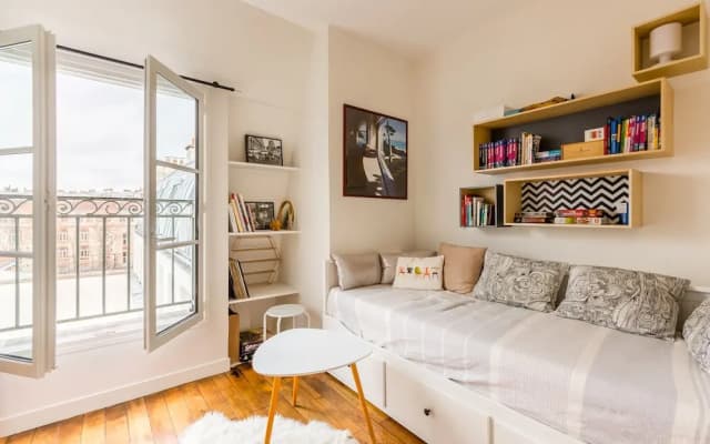 Rooftop Views By the Canal Saint-martin - photo 4