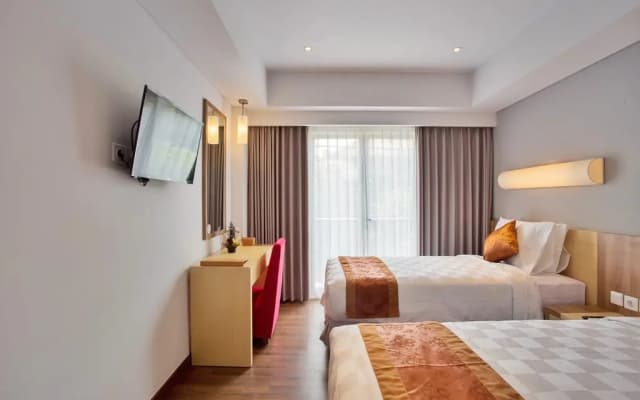 Saris Hotel Kuta - photo 2