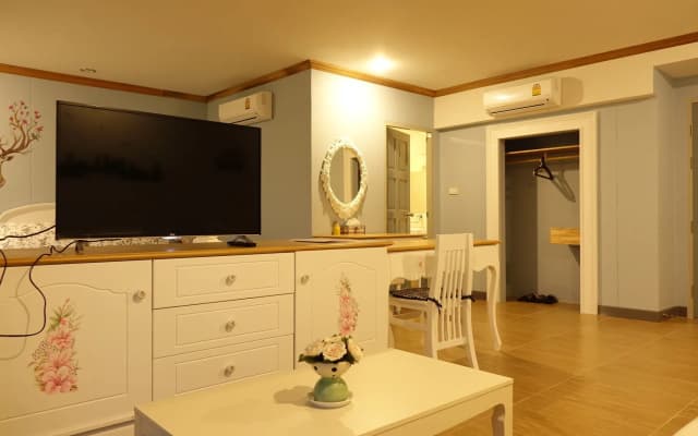 The Lilly Hotel - photo 5