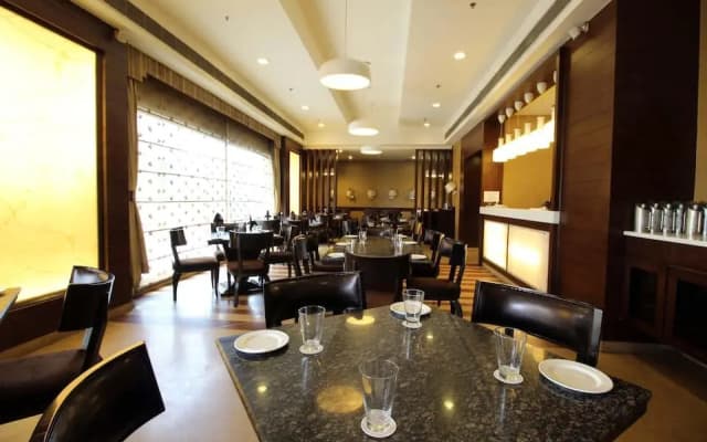 The Golden Palms Hotel - photo 5
