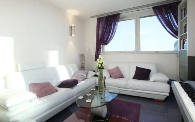 Veeve  Views Over Big Ben and The River Thames Central London 3 Bed - photo 3