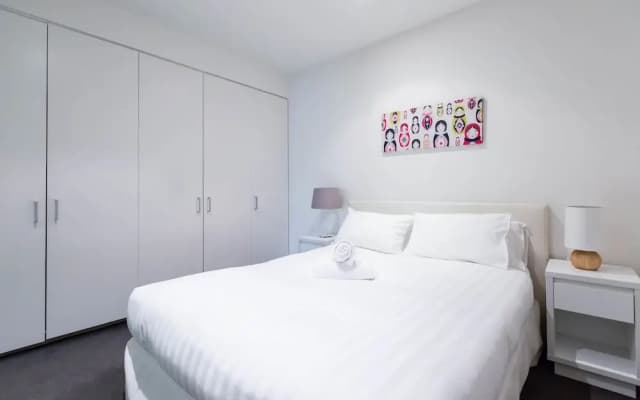 ROBYN, 1BDR Melbourne Apartment - photo 2