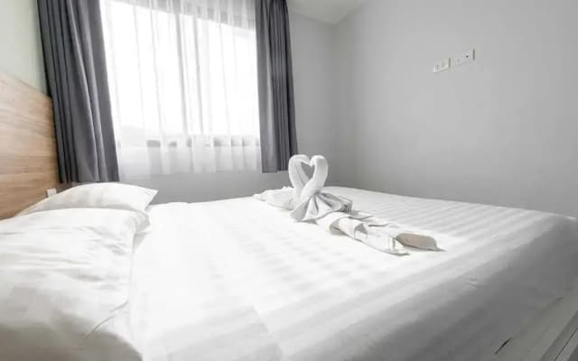 Charming 1-Bed Apt T3- 629 - photo 3