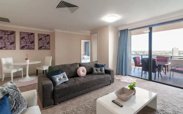 Milsons Point Apartment with Harbour Bridge Views - photo 5