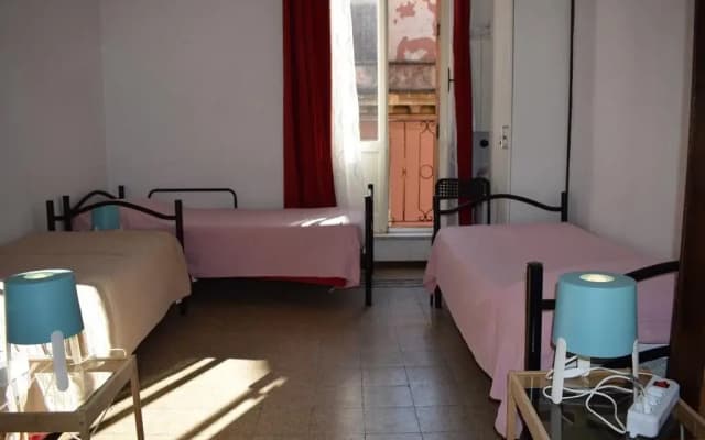 Mia Lodge B&B Hostel - photo 2