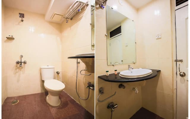 OYO Flagship 76609 Shiv Hotel Sector 33 Begampur - photo 5