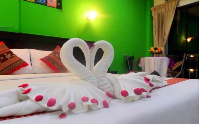 Thana Patong Guesthouse - photo 4