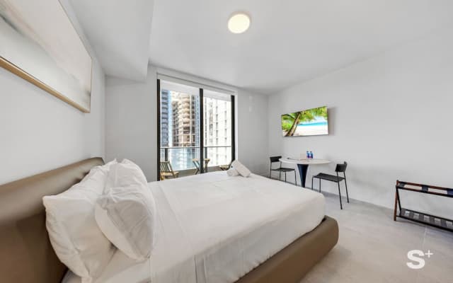 Cozy & Spacious Studio - City Views - photo 4