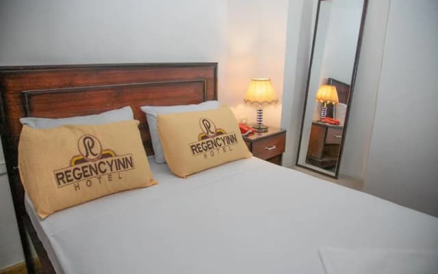Regency Inn - photo 4