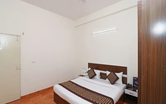 OYO 12942 Nathu Palace - photo 2