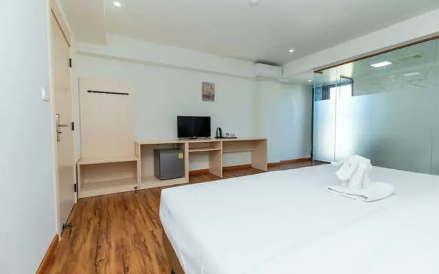 lucky Elephant Hotel - photo 4